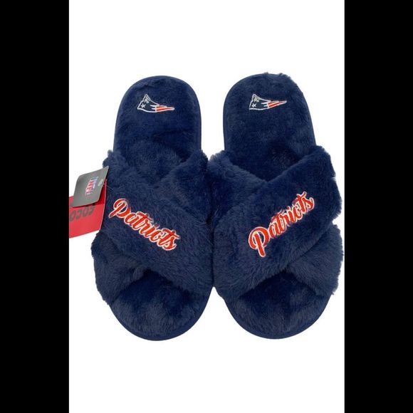 NFL Women's Fur Cross Team Slippers Patriots - - Picture 1 of 2
